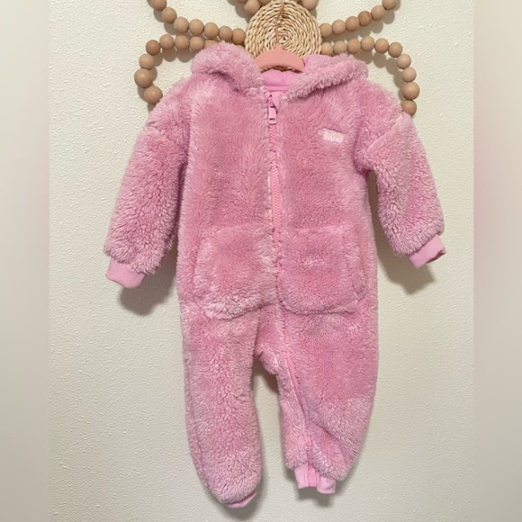 Levi’s Pink Baby Sherpa Bear Coveralls Jumpsuit - Picture 1 of 5